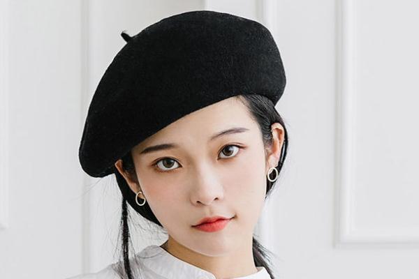 貝雷帽的正確戴法 貝雷帽固定夾怎么用 貝雷帽的正確戴法 貝雷帽固定夾怎么用