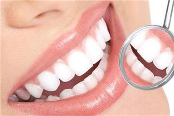 洗牙去醫(yī)院好還是去牙科診所好 洗牙有幾種方法 洗牙去醫(yī)院好還是去牙科診所好 洗牙有幾種方法