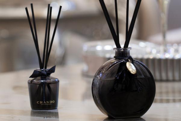 香薰精油要加水嗎 香薰精油有保質(zhì)期嗎 香薰精油要加水嗎 香薰精油有保質(zhì)期嗎