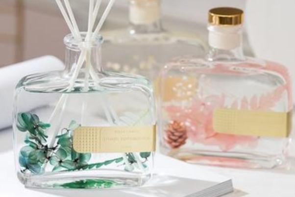 香薰精油可以放在加濕器里面嗎 香薰精油可以當(dāng)香水使用嗎 香薰精油可以放在加濕器里面嗎 香薰精油可以當(dāng)香水使用嗎