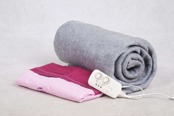 電熱毯開多長(zhǎng)時(shí)間合適 電熱毯有味道正常嗎