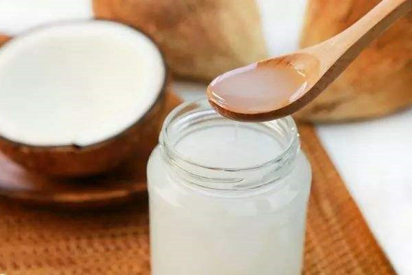 椰子油一次用多少 椰子油抹臉上要洗掉嗎 椰子油一次用多少 椰子油抹臉上要洗掉嗎