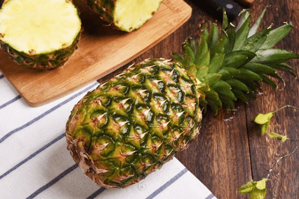 菠蘿可以放進冰箱嗎 菠蘿切開后能放多久 菠蘿可以放進冰箱嗎 菠蘿切開后能放多久