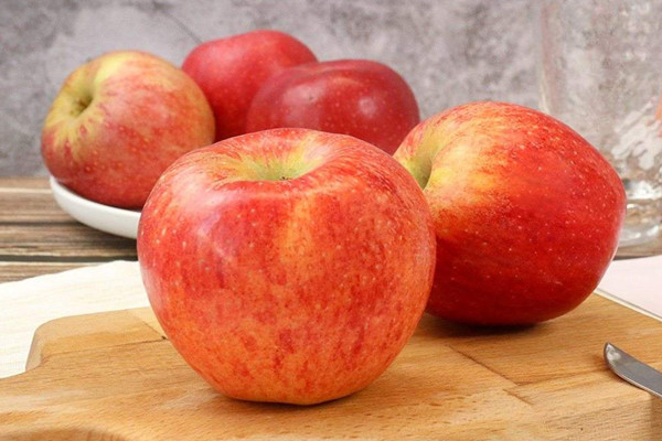 蘋果能空腹吃嗎 蘋果空腹吃有好處嗎 蘋果能空腹吃嗎 蘋果空腹吃有好處嗎