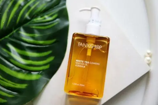 卸妝油是什么成分 卸妝油怎么用才正確 卸妝油是什么成分 卸妝油怎么用才正確