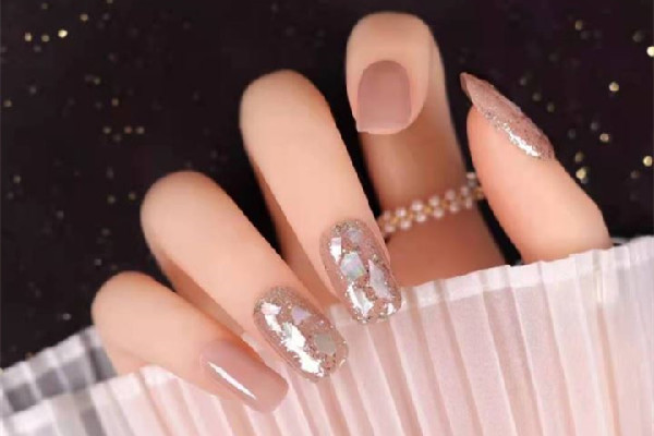 光療甲要不要涂底膠 光療甲要上幾層