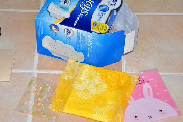 護(hù)舒寶液體衛(wèi)生巾有塑料味正常嗎 護(hù)舒寶液體衛(wèi)生巾吸的多嗎 護(hù)舒寶液體衛(wèi)生巾有塑料味正常嗎 護(hù)舒寶液體衛(wèi)生巾吸的多嗎