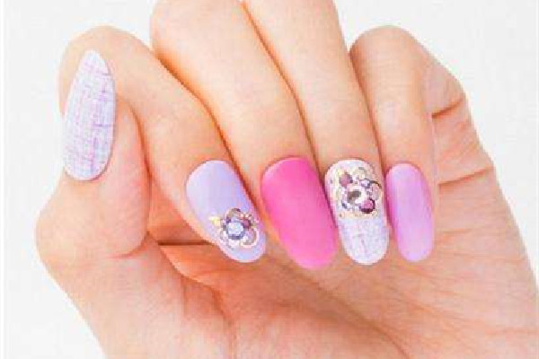 光療美甲多少錢一次 光療美甲要做多久 光療美甲多少錢一次 光療美甲要做多久