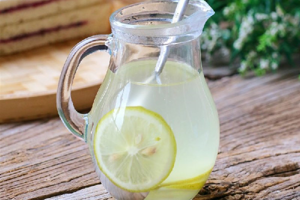 檸檬茶泡久了變苦能喝嗎 檸檬茶泡多久能喝 檸檬茶泡久了變苦能喝嗎 檸檬茶泡多久能喝