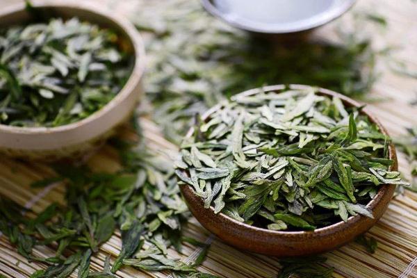 龍井茶有幾個品種 龍井茶有白色絨毛是發(fā)霉了嗎 龍井茶有幾個品種 龍井茶有白色絨毛是發(fā)霉了嗎