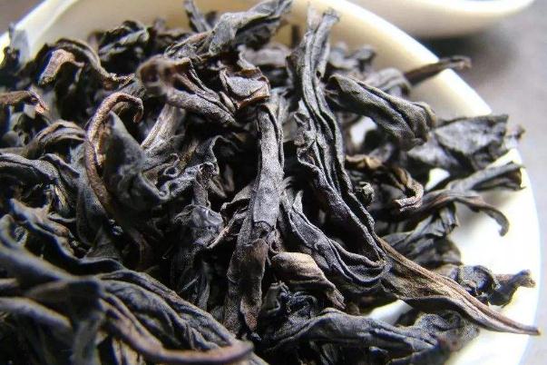 巖茶和紅茶有什么區(qū)別 巖茶怎么沖泡 巖茶和紅茶有什么區(qū)別 巖茶怎么沖泡