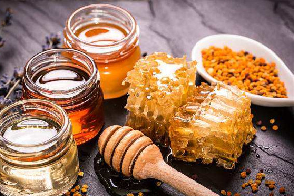 蜂蜜不結(jié)晶是假蜂蜜嗎 蜂蜜不會變質(zhì)是真的嗎 蜂蜜不結(jié)晶是假蜂蜜嗎 蜂蜜不會變質(zhì)是真的嗎