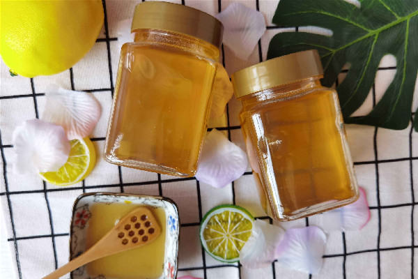 蜂蜜不結(jié)晶是假蜂蜜嗎 蜂蜜不會變質(zhì)是真的嗎 蜂蜜不結(jié)晶是假蜂蜜嗎 蜂蜜不會變質(zhì)是真的嗎