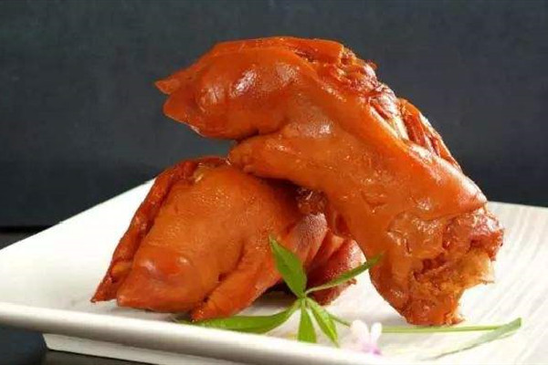 豬蹄用高壓鍋壓多長(zhǎng)時(shí)間 豬蹄是前蹄好還是吃后蹄好 豬蹄用高壓鍋壓多長(zhǎng)時(shí)間 豬蹄是前蹄好還是吃后蹄好