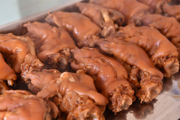 豬蹄用高壓鍋壓多長(zhǎng)時(shí)間 豬蹄是前蹄好還是吃后蹄好 豬蹄用高壓鍋壓多長(zhǎng)時(shí)間 豬蹄是前蹄好還是吃后蹄好