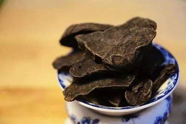 何首烏是不是熱性的 何首烏有沒(méi)有毒 何首烏是不是熱性的 何首烏有沒(méi)有毒