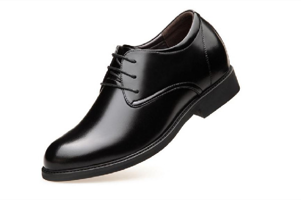 皮鞋買什么材質(zhì)比較好 皮鞋是牛皮革的好還是牛皮的好