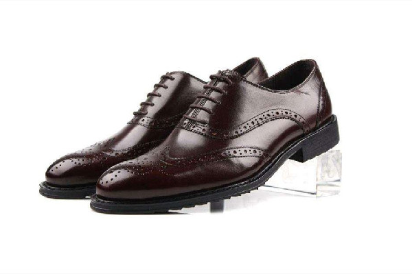 皮鞋有褶皺怎么恢復(fù) 皮鞋有褶皺是正常的嗎 皮鞋有褶皺怎么恢復(fù) 皮鞋有褶皺是正常的嗎