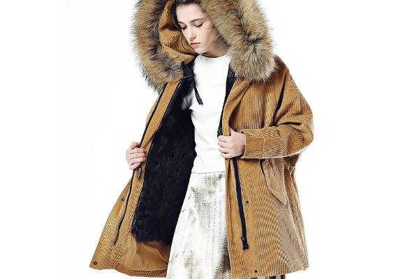 派克服有內(nèi)襯和沒(méi)內(nèi)襯的區(qū)別 派克服有異味怎么處理 派克服有內(nèi)襯和沒(méi)內(nèi)襯的區(qū)別 派克服有異味怎么處理