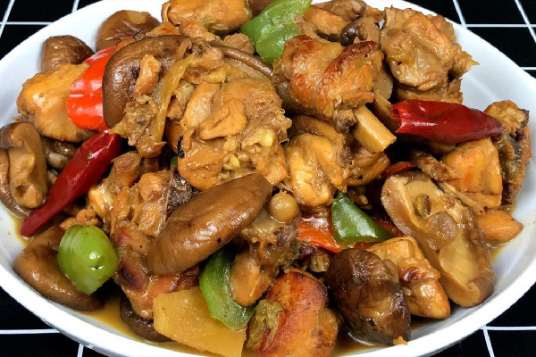 三黃雞適合炒還是燉 三黃雞燉湯好喝嗎 三黃雞適合炒還是燉 三黃雞燉湯好喝嗎