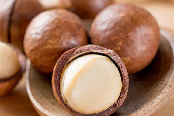 夏威夷果生的能吃嗎 夏威夷果生的好還是熟的好 夏威夷果生的能吃嗎 夏威夷果生的好還是熟的好