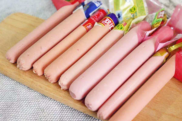 火腿腸可以放微波爐加熱嗎 火腿腸可以放冰箱里冷藏嗎 火腿腸可以放微波爐加熱嗎 火腿腸可以放冰箱里冷藏嗎