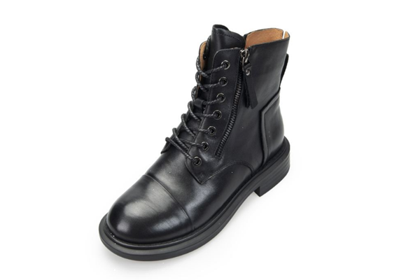 穿馬丁靴要把褲子塞進(jìn)去嗎 穿馬丁靴褲腳怎么卷 穿馬丁靴要把褲子塞進(jìn)去嗎 穿馬丁靴褲腳怎么卷