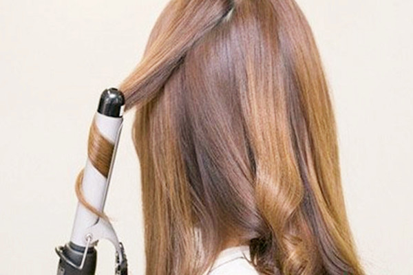 卷發(fā)棒對(duì)頭發(fā)有沒(méi)有傷害 卷發(fā)棒為什么會(huì)傷頭發(fā) 卷發(fā)棒對(duì)頭發(fā)有沒(méi)有傷害 卷發(fā)棒為什么會(huì)傷頭發(fā)