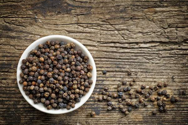 胡椒和黑胡椒有什么區(qū)別 胡椒和花椒的區(qū)別 胡椒和黑胡椒有什么區(qū)別 胡椒和花椒的區(qū)別