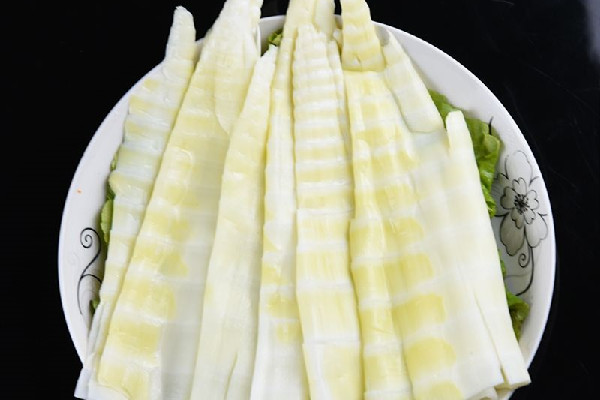 竹筍的功效和作用 竹筍是竹子的幼苗嗎 竹筍的功效和作用 竹筍是竹子的幼苗嗎