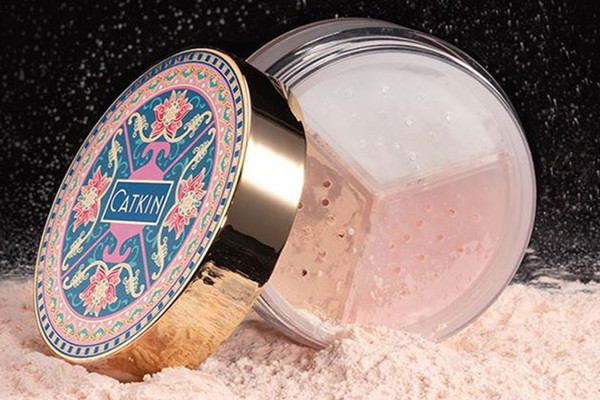 蜜粉用啞光好還是珠光好 蜜粉怎么選擇色號 蜜粉用啞光好還是珠光好 蜜粉怎么選擇色號