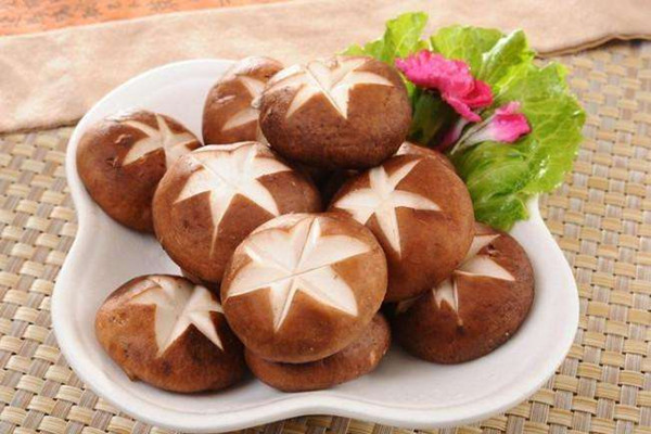 香菇是不是發(fā)物 香菇的嘌呤含量高不高 香菇是不是發(fā)物 香菇的嘌呤含量高不高