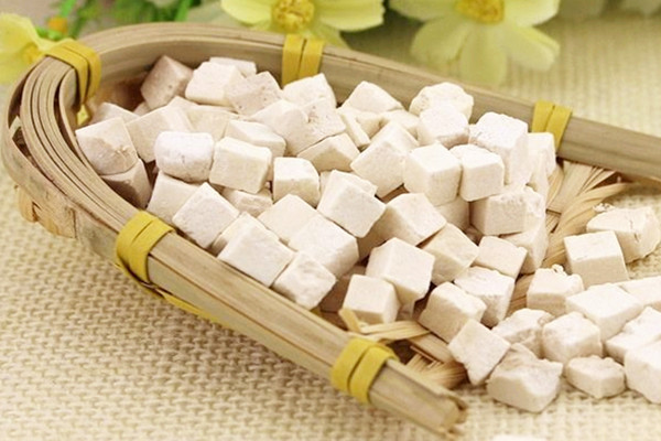 茯苓的適宜人群 茯苓哪些人不宜服用 茯苓的適宜人群 茯苓哪些人不宜服用