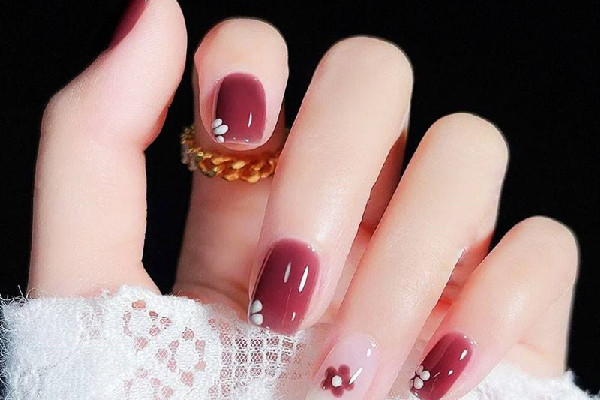 穿戴甲的膠水怎么卸掉 穿戴甲怎么卸 穿戴甲的膠水怎么卸掉 穿戴甲怎么卸