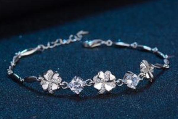 銀手鏈變黑了怎么清洗 銀手鏈可以戴著洗澡嗎 銀手鏈變黑了怎么清洗 銀手鏈可以戴著洗澡嗎