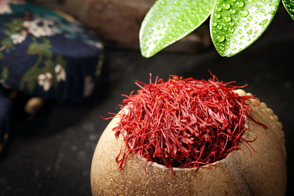 藏紅花泡水什么時候喝 藏紅花泡水可以隔夜喝嗎