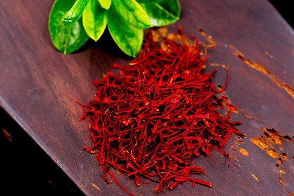 藏紅花可以用來泡腳嗎 藏紅花泡腳有什么功效 藏紅花可以用來泡腳嗎 藏紅花泡腳有什么功效