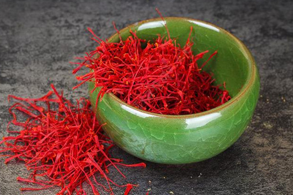 藏紅花可以用來泡酒嗎 藏紅花泡酒有什么好處 藏紅花可以用來泡酒嗎 藏紅花泡酒有什么好處
