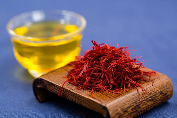 藏紅花可以用來泡酒嗎 藏紅花泡酒有什么好處 藏紅花可以用來泡酒嗎 藏紅花泡酒有什么好處