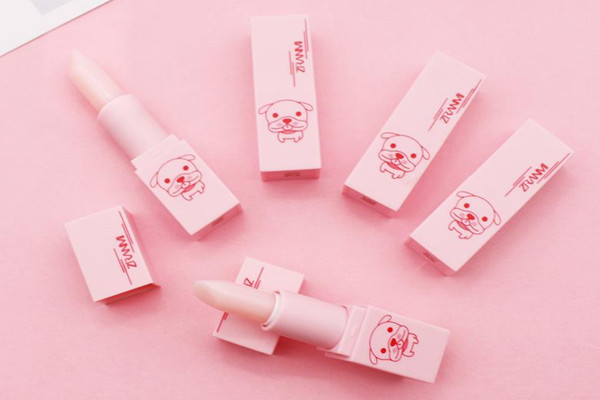 潤唇膏可以睡前涂嗎 潤唇膏涂著睡覺好嗎 潤唇膏可以睡前涂嗎 潤唇膏涂著睡覺好嗎