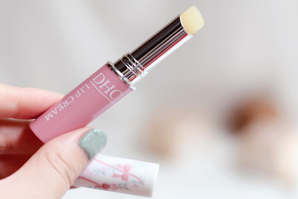 潤(rùn)唇膏在口紅之前涂嗎 潤(rùn)唇膏可以淡化唇紋嗎 潤(rùn)唇膏在口紅之前涂嗎 潤(rùn)唇膏可以淡化唇紋嗎