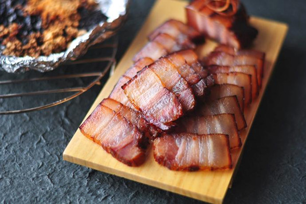 臘肉是要煮熟了再炒嗎 臘肉應(yīng)該怎么清洗 臘肉是要煮熟了再炒嗎 臘肉應(yīng)該怎么清洗