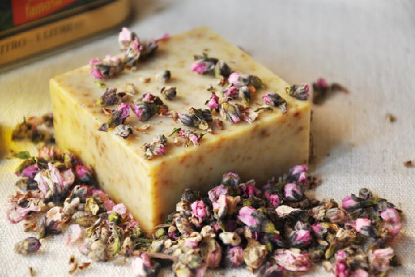 手工皂放的時(shí)間越久越好嗎 手工皂可以放冰箱保存嗎