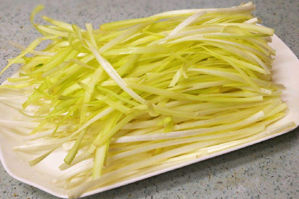 韭黃會(huì)引起腸胃不適嗎 韭黃會(huì)脹氣嗎 韭黃會(huì)引起腸胃不適嗎 韭黃會(huì)脹氣嗎