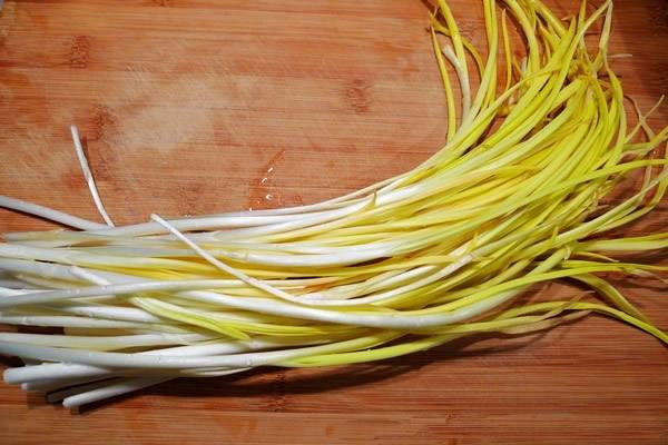 韭黃的營養(yǎng)價(jià)值比韭菜高嗎 韭黃適合什么季節(jié)吃 韭黃的營養(yǎng)價(jià)值比韭菜高嗎 韭黃適合什么季節(jié)吃