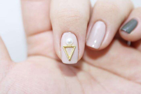 美甲做完多久能碰水 做了美甲之后可以做手膜么 美甲做完多久能碰水 做了美甲之后可以做手膜么