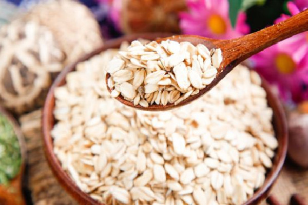 燕麥?zhǔn)鞘裁礀|西 燕麥屬于谷物類嗎 燕麥?zhǔn)鞘裁礀|西 燕麥屬于谷物類嗎