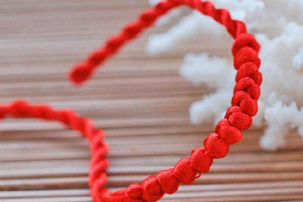 紅繩可以戴在腳腕上嗎 紅繩戴腳上是什么意思 紅繩可以戴在腳腕上嗎 紅繩戴腳上是什么意思