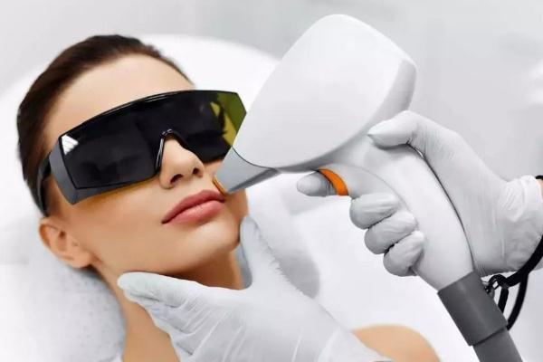 光子嫩膚的危害缺陷 光子嫩膚是怎么操作的 光子嫩膚的危害缺陷 光子嫩膚是怎么操作的