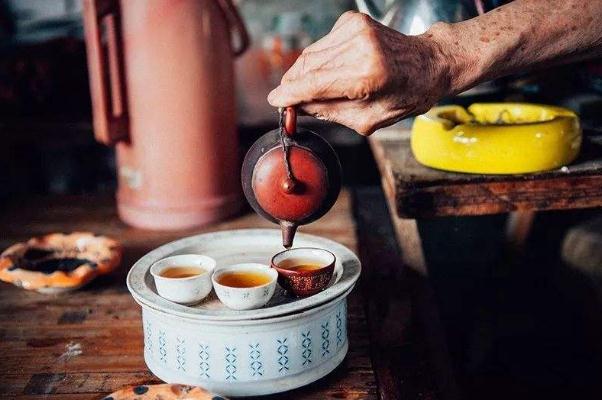 滇紅工夫茶的外形特點 滇紅茶孕婦能喝嗎 滇紅工夫茶的外形特點 滇紅茶孕婦能喝嗎